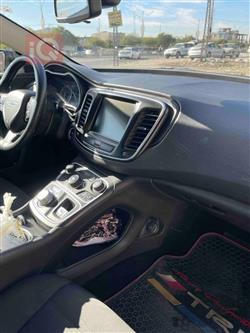 کرایسلەر 200